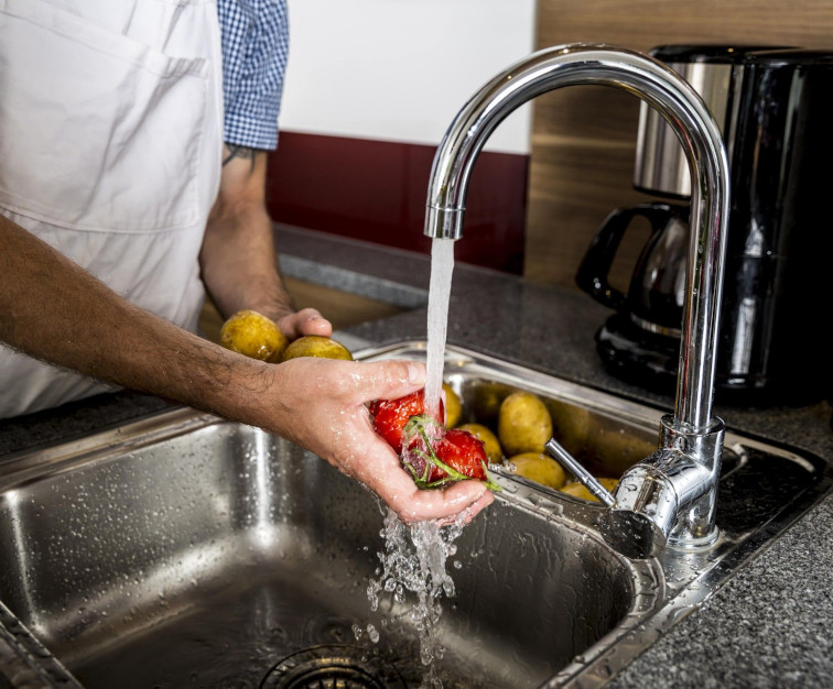 Washing fruit and veg under water supplies